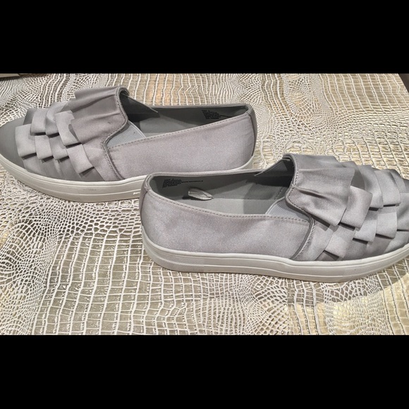 Report Ruffle slip ons - Picture 2 of 5